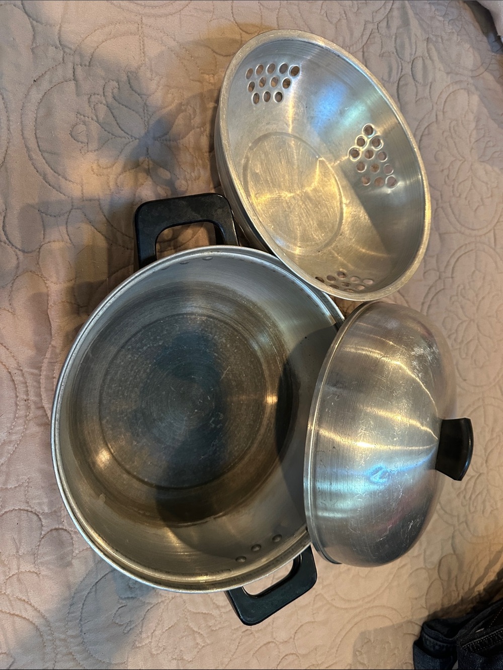 Stainless-Look Aluminum bun warmer with Lid and Insert - Silver